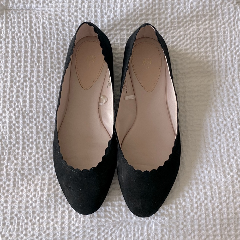 H&M scalloped ballet flats